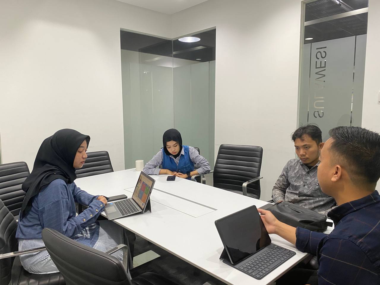 Foto Tim TCGroup - Bekerja